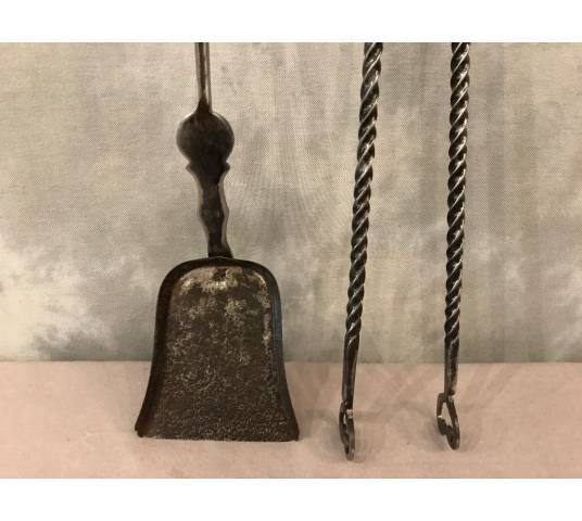 Set of a shovel and a vintage iron and brass clamp 19 th