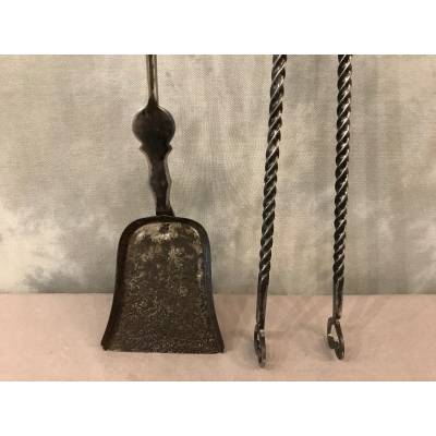 Set of a shovel and a vintage iron and brass clamp 19 th