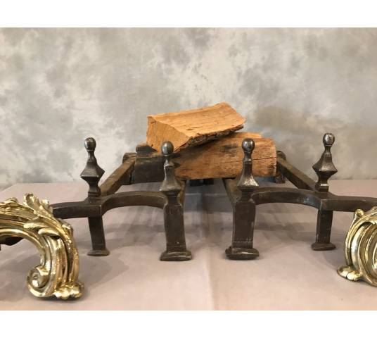 Belle paire de chenets en bronze d'époque Louis XV 18 ème