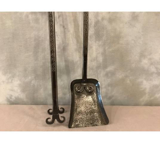 Set of a pelle and a period iron clamp 19 th Gothic