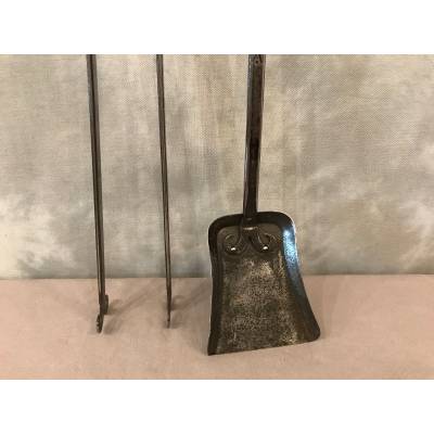 Set of a pelle and a period iron clamp 19 th Gothic