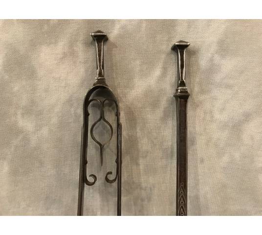 Set of a pelle and a period iron clamp 19 th Gothic