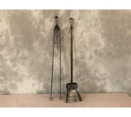 Set of a pelle and a period iron clamp 19 th Gothic
