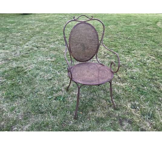 Beau fauteuil de jardin en fer quadrillé d'époque 20 ème