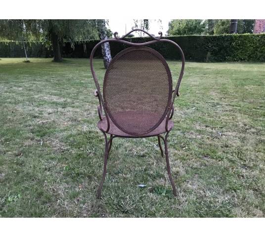 Beau fauteuil de jardin en fer quadrillé d'époque 20 ème