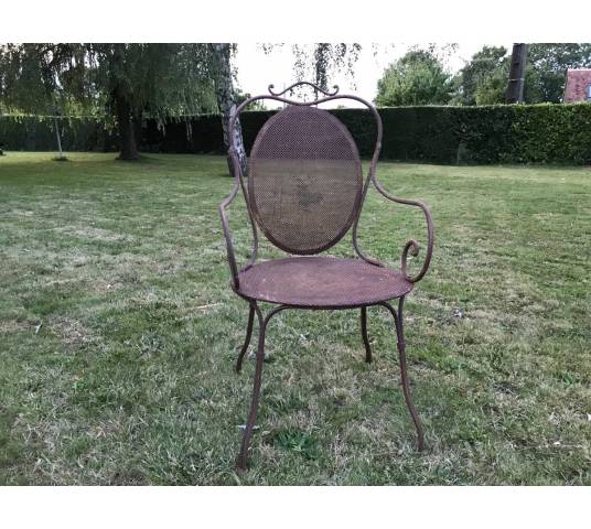 Beau fauteuil de jardin en fer quadrillé d'époque 20 ème