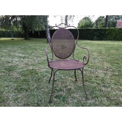 Beau fauteuil de jardin en fer quadrillé d'époque 20 ème