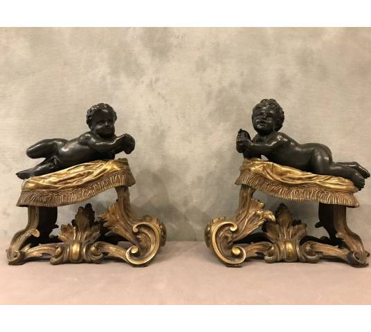 Beaux chenets anciens en bronze dorés et patinés d'époque 19 ème