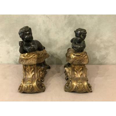 Beaux chenets anciens en bronze dorés et patinés d'époque 19 ème