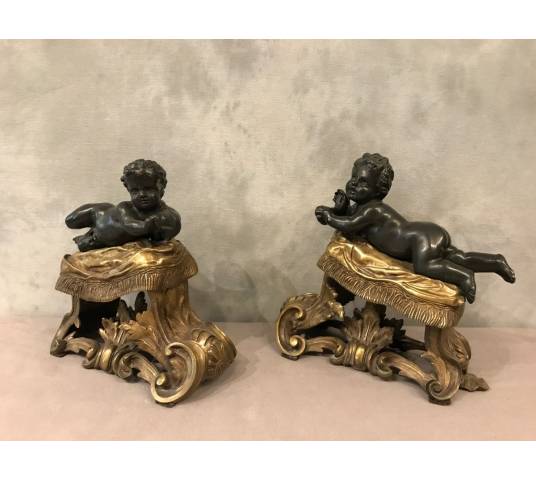 Beaux chenets anciens en bronze dorés et patinés d'époque 19 ème