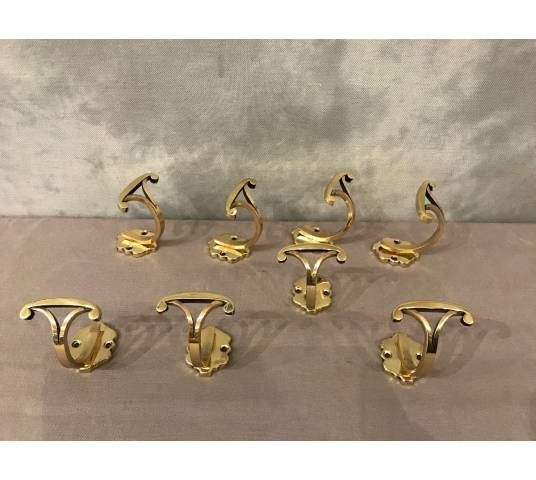 8 Brackets of vintage brass cakes 19 th