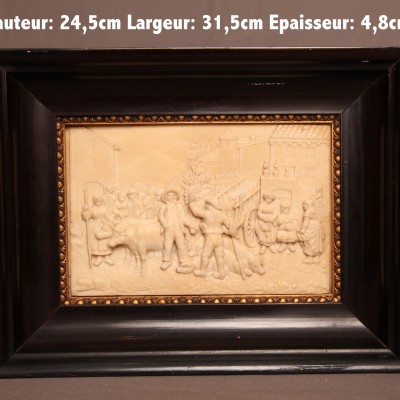 Beau petit tableau sur calcaire sculpté d'époque 19ème