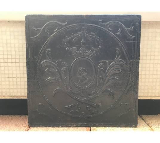 Belle plaque de cheminée ancienne en fonte d'époque 18 ème