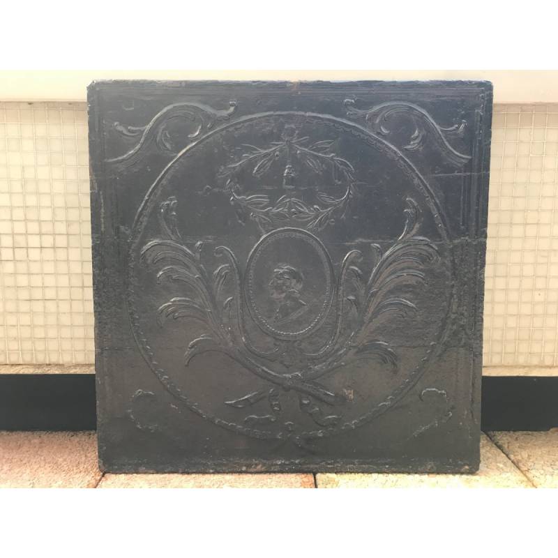 Beautiful antique fireplace plate in vintage cast iron 18 th