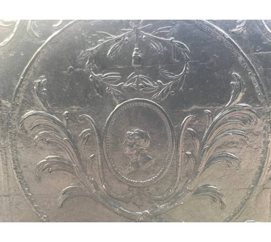 Beautiful antique fireplace plate in vintage cast iron 18 th