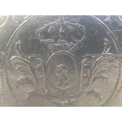 Beautiful antique fireplace plate in vintage cast iron 18 th