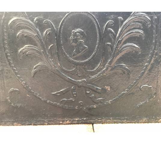 Beautiful antique fireplace plate in vintage cast iron 18 th