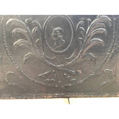 Beautiful antique fireplace plate in vintage cast iron 18 th