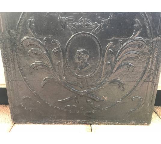 Beautiful antique fireplace plate in vintage cast iron 18 th