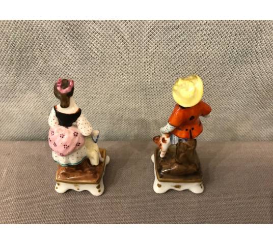 Deux charmants petits personnages en porcelaines d'époque 19 ème