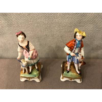 Deux charmants petits personnages en porcelaines d'époque 19 ème