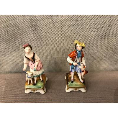 Deux charmants petits personnages en porcelaines d'époque 19 ème