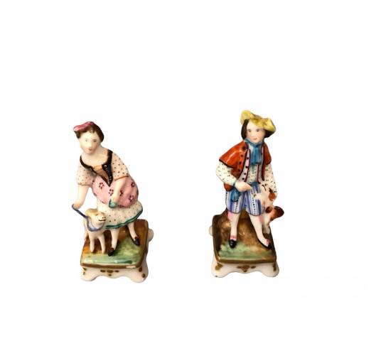 Deux charmants petits personnages en porcelaines d'époque 19 ème