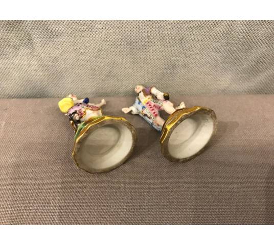 Deux petits sujets en porcelaine d'époque 19 ème " d'un berger et d'une bergère"