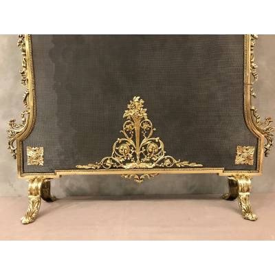 Beautiful screen of ancient bronze fireplace 19 th of the Louis XVI style