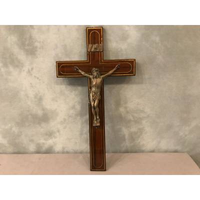 Beau crucifix en bronze sur acajou d'époque 19 ème