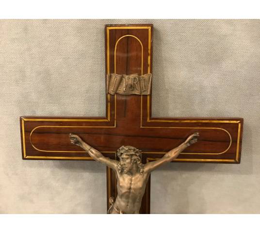 Beau crucifix en bronze sur acajou d'époque 19 ème