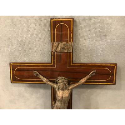 Beau crucifix en bronze sur acajou d'époque 19 ème