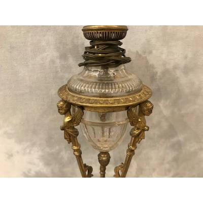 belle lampe à pétrole tripode en bronze et cristal de baccarat d'époque 19 ème
