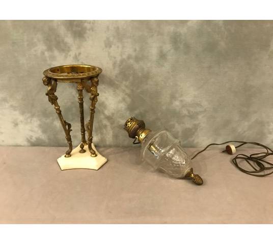 belle lampe à pétrole tripode en bronze et cristal de baccarat d'époque 19 ème