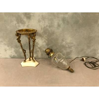 belle lampe à pétrole tripode en bronze et cristal de baccarat d'époque 19 ème