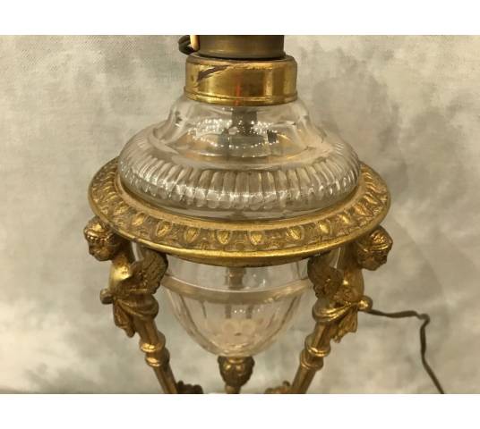 belle lampe à pétrole tripode en bronze et cristal de baccarat d'époque 19 ème