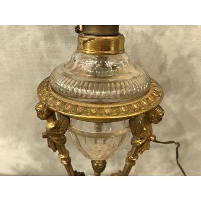 belle lampe à pétrole tripode en bronze et cristal de baccarat d'époque 19 ème