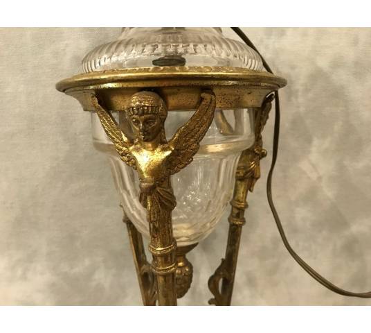 belle lampe à pétrole tripode en bronze et cristal de baccarat d'époque 19 ème