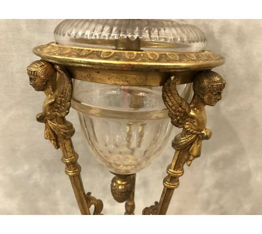 belle lampe à pétrole tripode en bronze et cristal de baccarat d'époque 19 ème