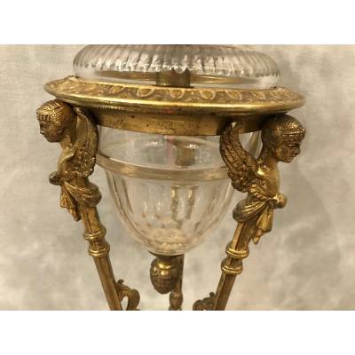 belle lampe à pétrole tripode en bronze et cristal de baccarat d'époque 19 ème