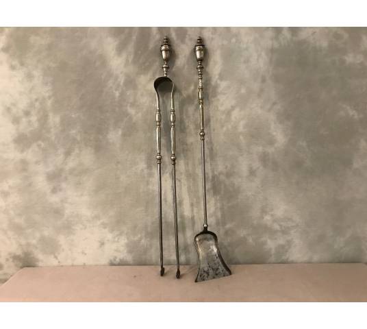 Beautiful chimney set with a shovel and an iron clamp and silver bronze of epoch 19 th
