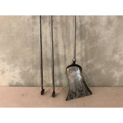 Beautiful chimney set with a shovel and an iron clamp and silver bronze of epoch 19 th
