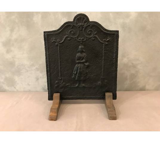 Petite plaque de cheminée en fonte te d'époque 18 ème