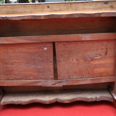 Period middle table 18 th in solid walnut