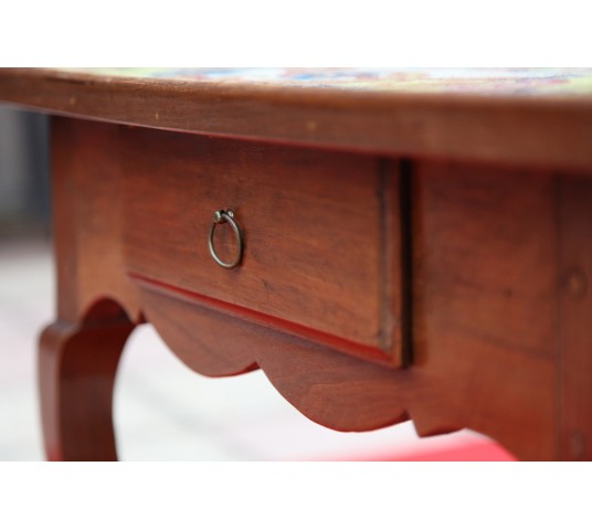 Period middle table 18 th in solid walnut