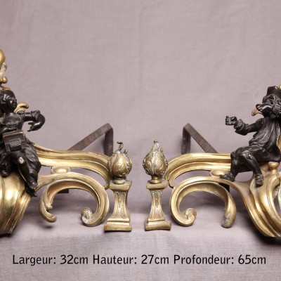 Paire de chenets anciens en bronze modèle à personnages d'époque 19 ème Louis XV