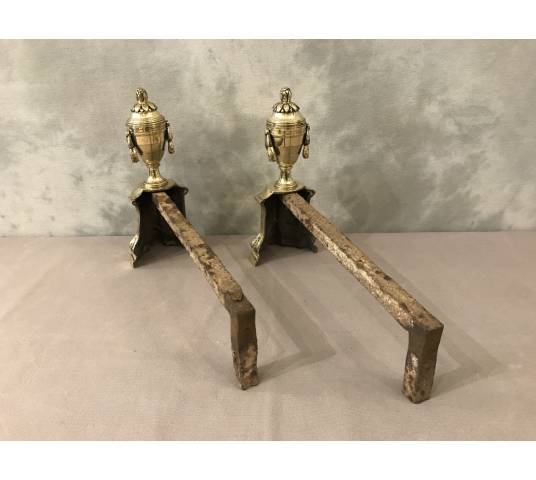 Paire de chenets anciens en bronze de style Louis XVI d'époque 19 ème