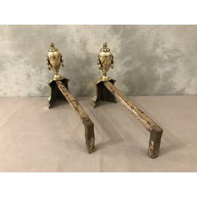 Paire de chenets anciens en bronze de style Louis XVI d'époque 19 ème