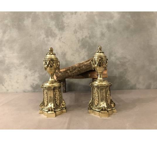 Paire de chenets anciens en bronze de style Louis XVI d'époque 19 ème