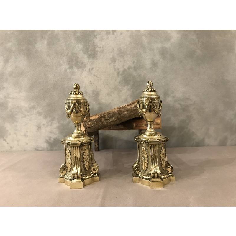 Paire de chenets anciens en bronze de style Louis XVI d'époque 19 ème